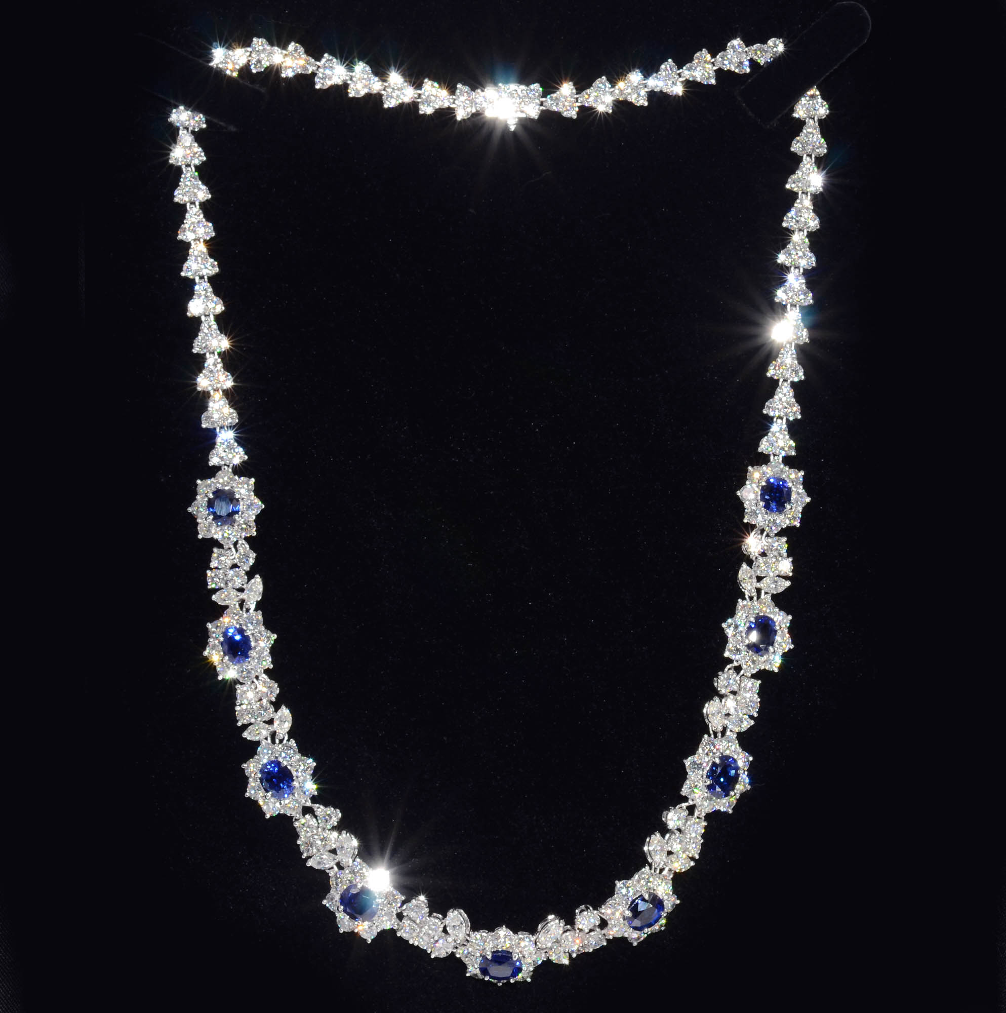 A magnificent vintage Mappin & Webb necklace with 20cts of Diamonds and 11cts of Blue sapphires set in Platinum