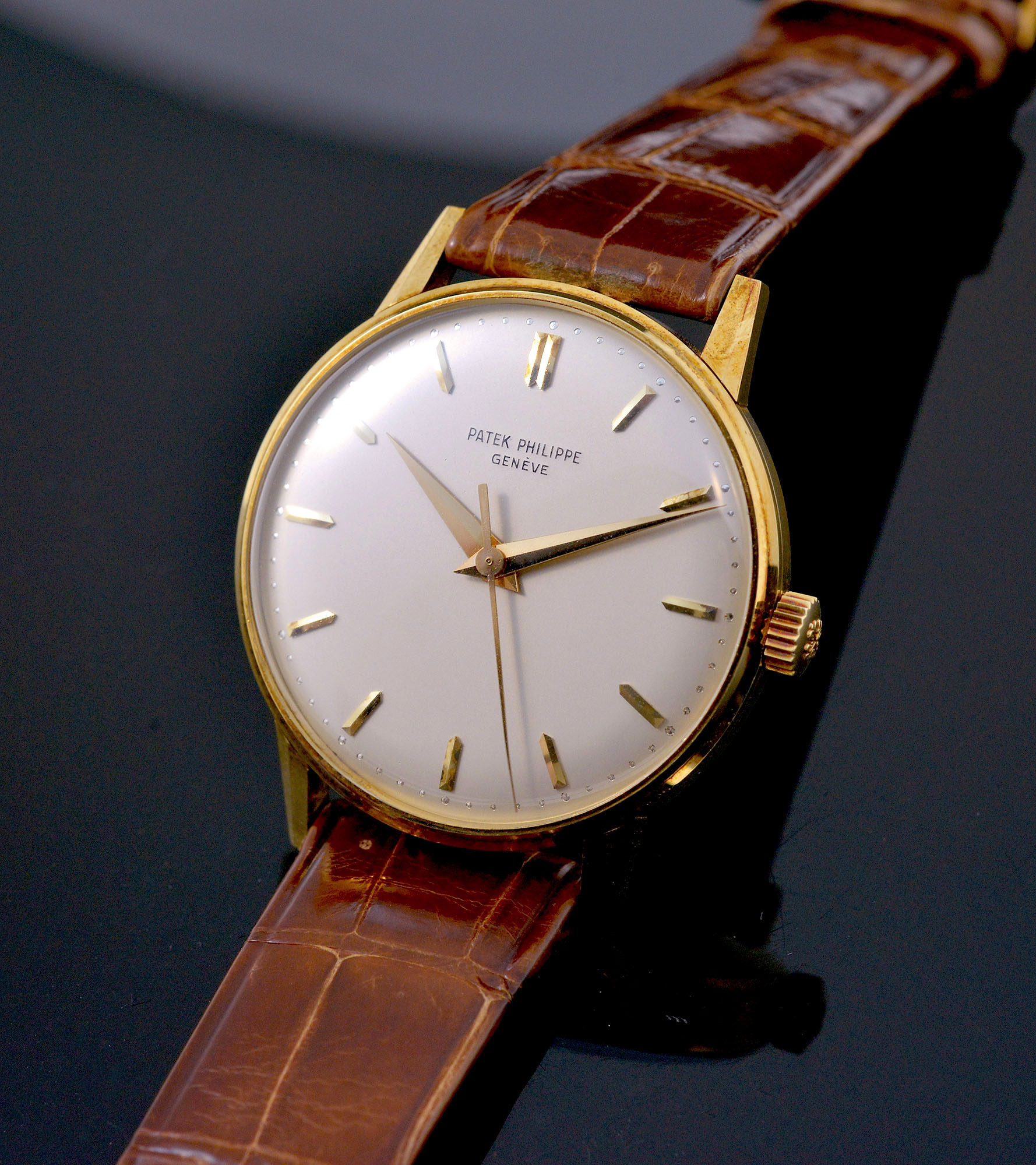 C.1959 New Old Stock Patek Philippe 35mm Jumbo “Calatrava” Ref.3411 manual winding In-direct centre seconds in 18KYG. Box/paper